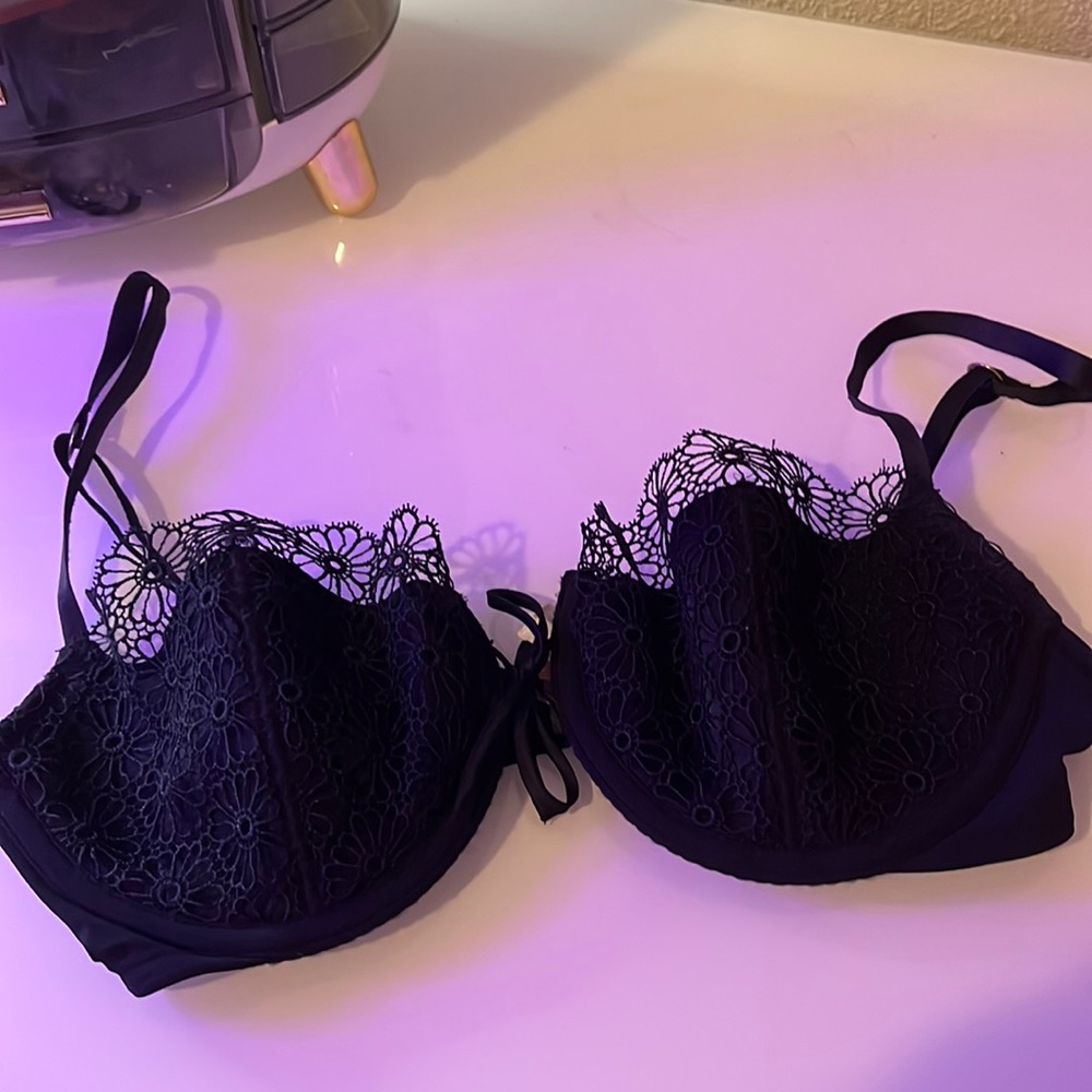 Black lace Very Sexy VS bra
